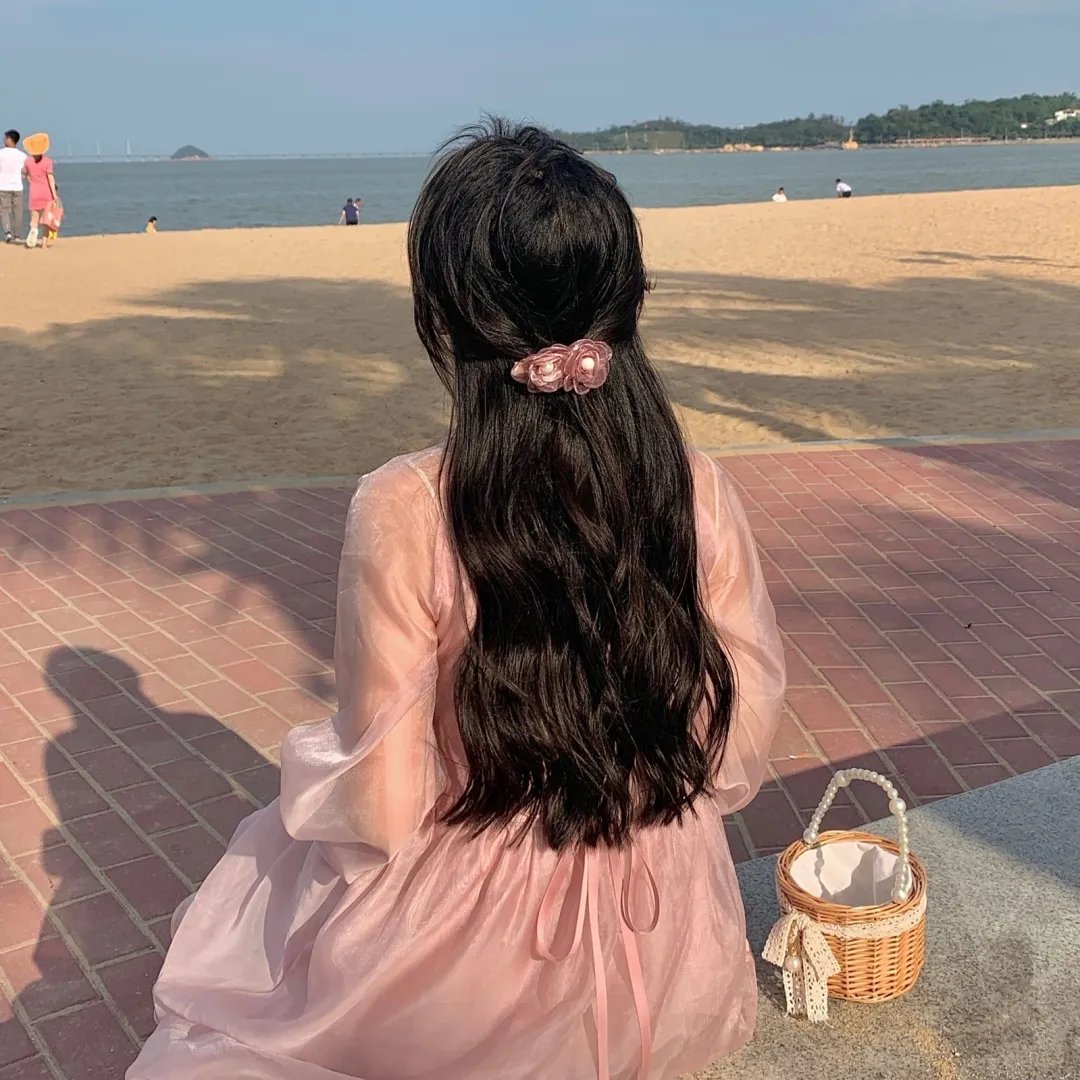 比基尼少女