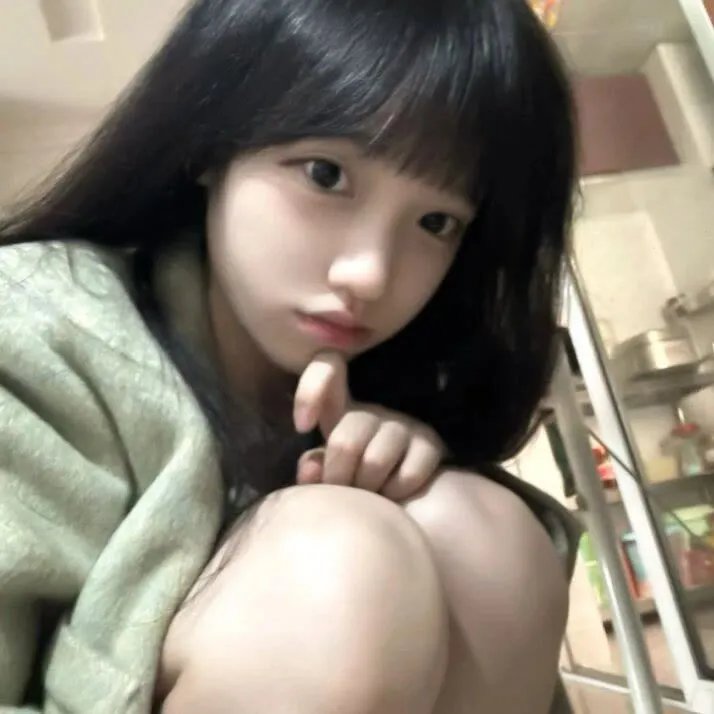 她爱他